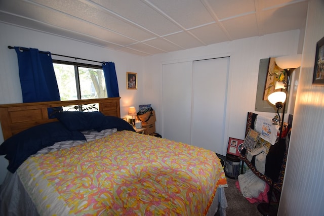 bedroom featuring a closet