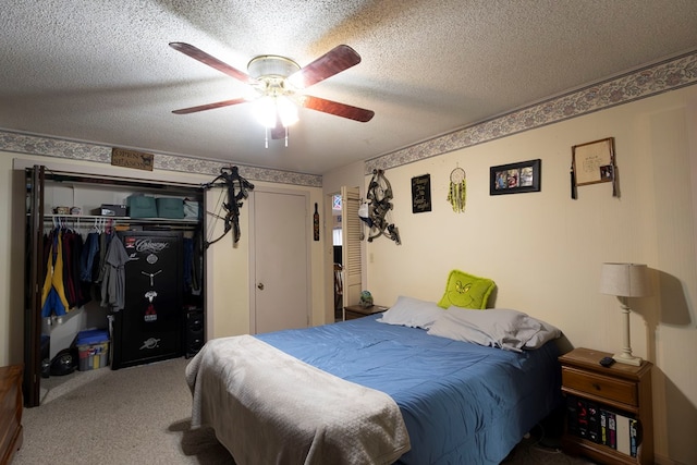 bedroom featuring a textured ceiling, carpet floors, a closet, and ceiling fan