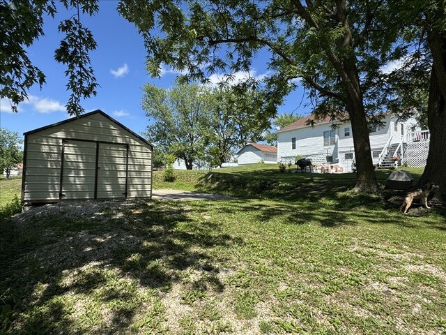 411 S Macon St, Bevier, MO 63532 - view of green lawn with an outdoor structure and a pole building