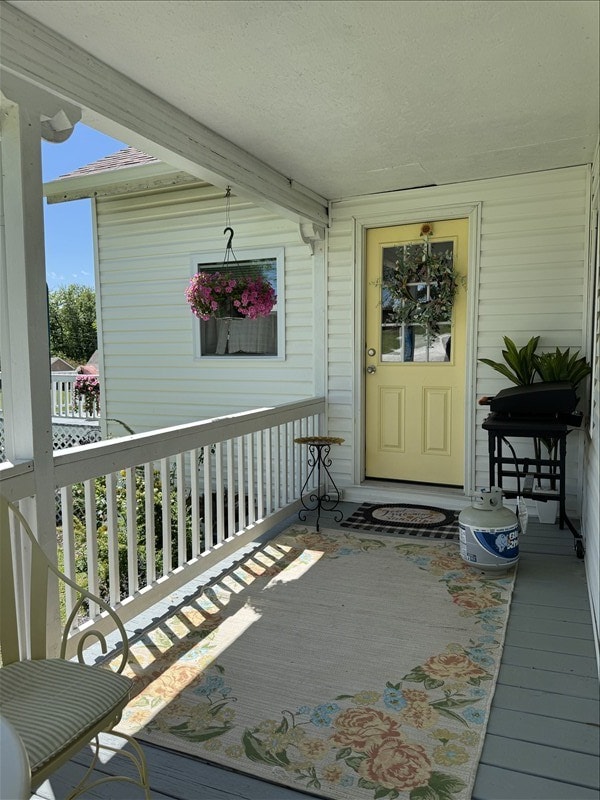411 S Macon St, Bevier, MO 63532 - entrance to property featuring a porch