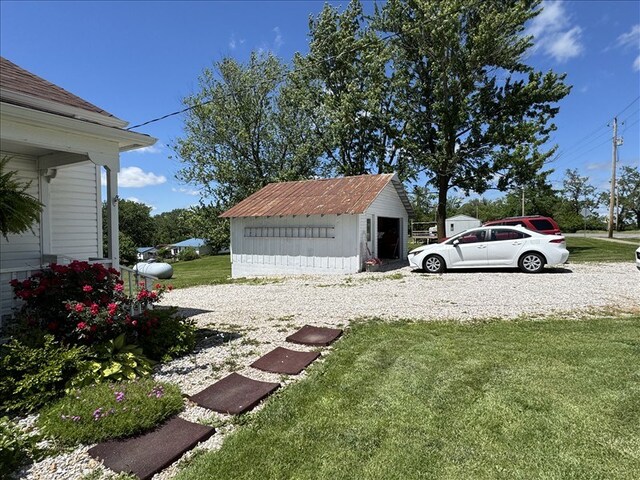 411 S Macon St, Bevier, MO 63532 - view of green lawn