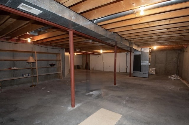2110 Woodcrest Dr, Chillicothe, MO 64601 - unfinished basement with heating unit