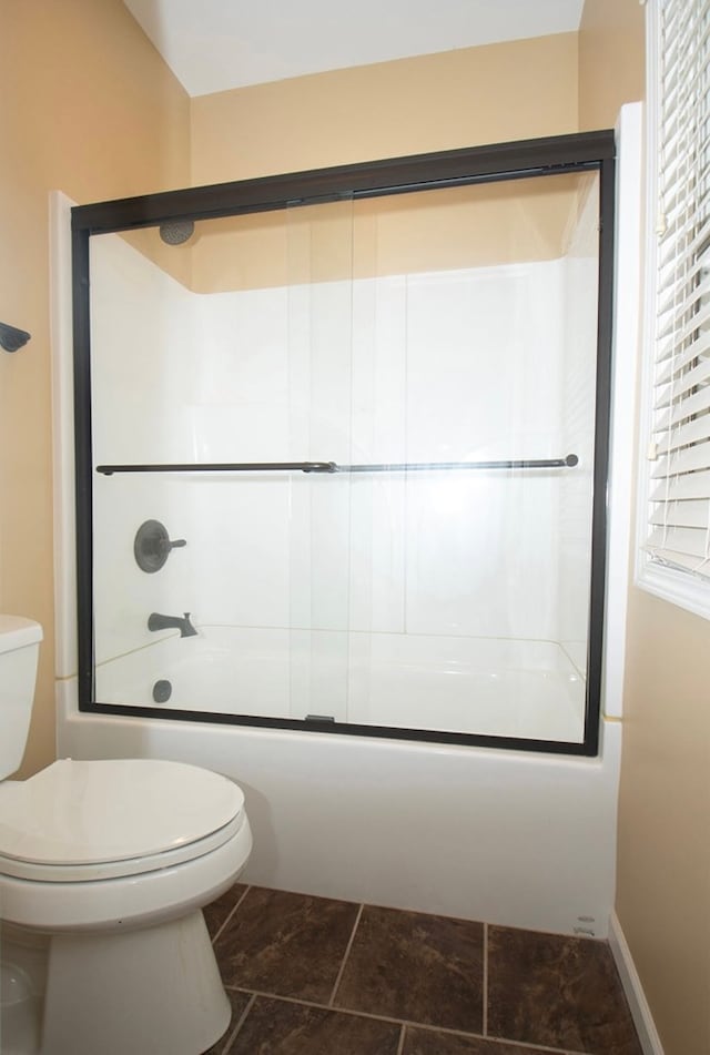 2110 Woodcrest Dr, Chillicothe, MO 64601 - bathroom with toilet and enclosed tub / shower combo