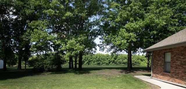2110 Woodcrest Dr, Chillicothe, MO 64601 - view of green lawn