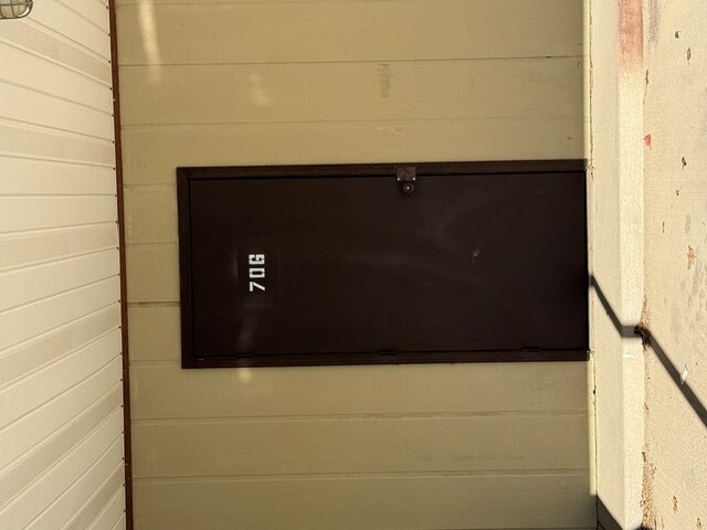 706 Woodwinds Ct, Kirksville, MO 63501 - interior details with concrete block wall