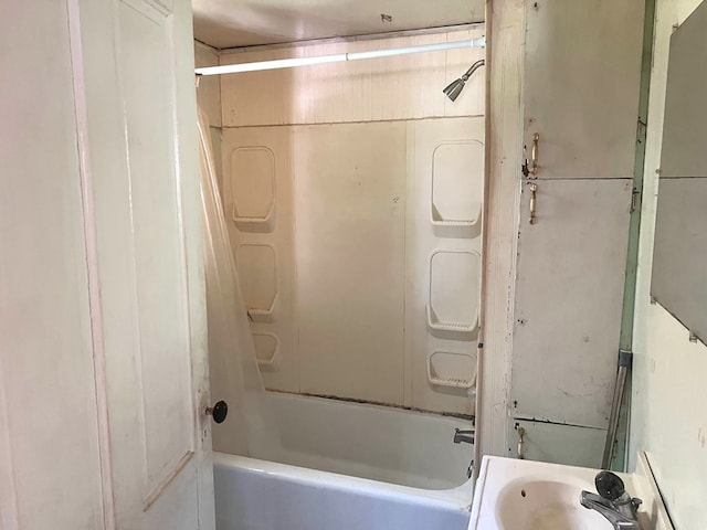 bathroom featuring sink and bathing tub / shower combination