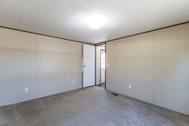 1018 Logue Ln, Keytesville, MO 65261 - unfurnished room featuring visible vents, carpet flooring, and a textured ceiling