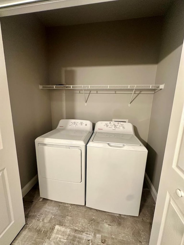 washroom featuring washing machine and clothes dryer