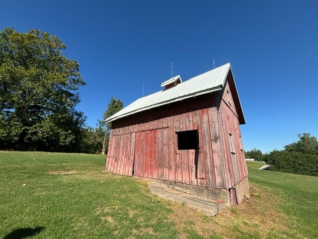 view of outbuilding with a yard