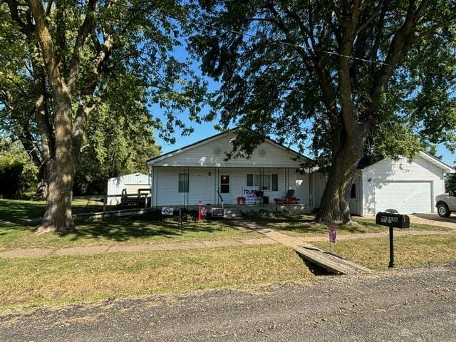 view of front of house featuring covered porch and a front lawn