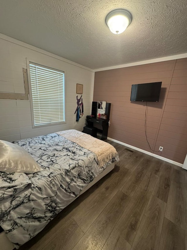 501 SE State St, Milan, MO 63556 - bedroom featuring a textured ceiling and dark wood finished floors