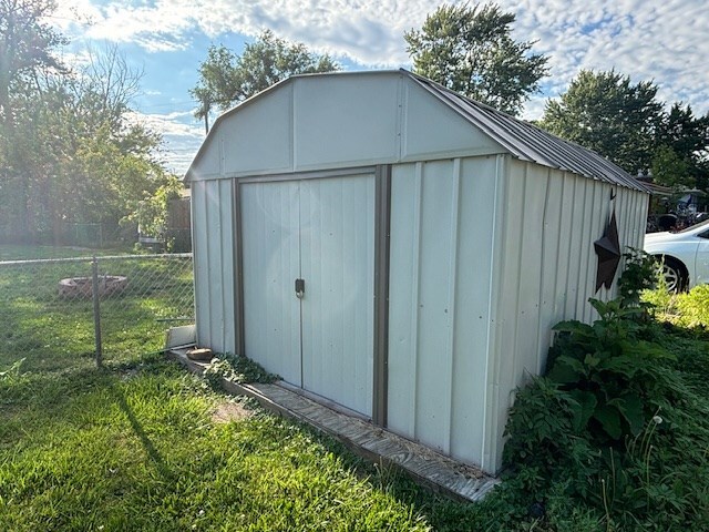 1715 E Mcpherson St, Kirksville, MO 63501 - garage with a garage door opener