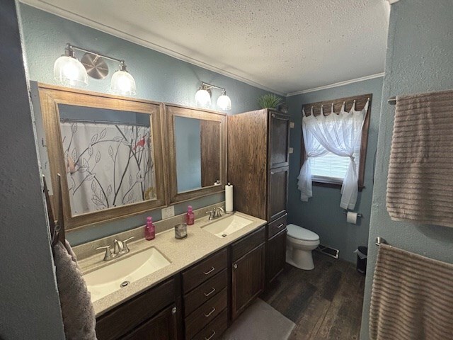 1715 E Mcpherson St, Kirksville, MO 63501 - bedroom with ceiling fan and carpet flooring