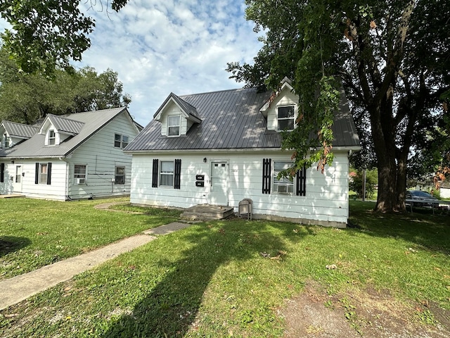 new england style home featuring a front lawn