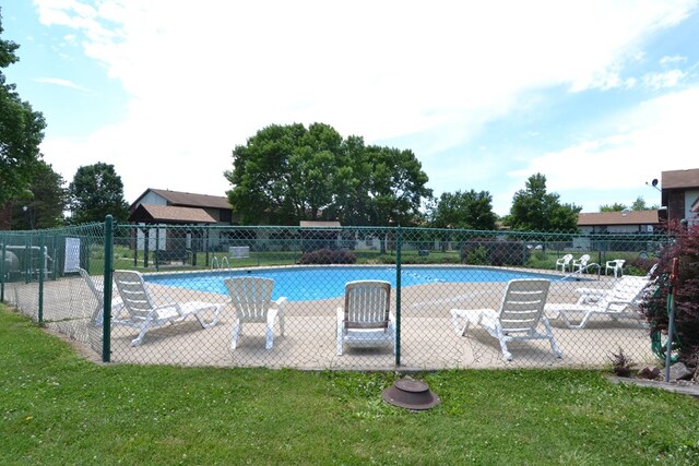 2803 Woodwinds Ct, Kirksville, MO 63501 - pool with a patio area, fence, and a lawn
