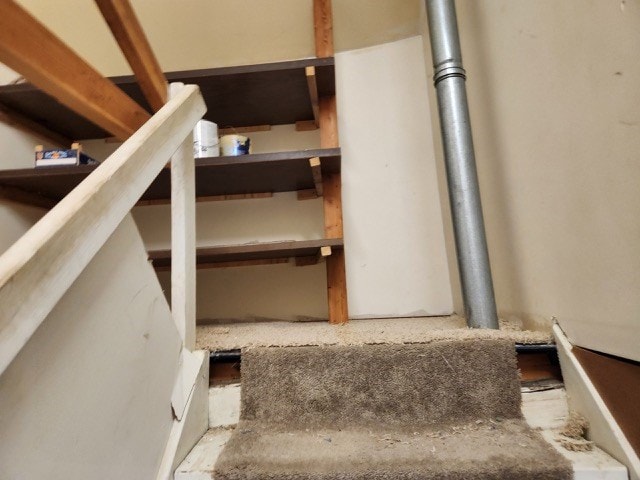 605 High St, Linneus, MO 64653 - view of staircase