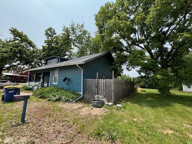 605 High St, Linneus, MO 64653 - view of side of property