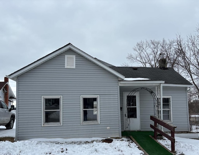 view of front of property