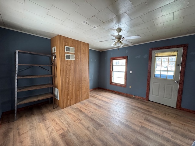 foyer entrance featuring ceiling fan, crown molding, and wood-type flooring