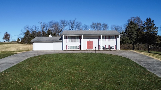 500 W Santa Fe St, Marceline, MO 64658 - raised ranch with a front yard and a garage