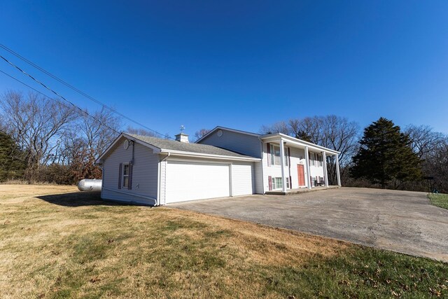 500 W Santa Fe St, Marceline, MO 64658 - view of front of home featuring a porch and a front yard