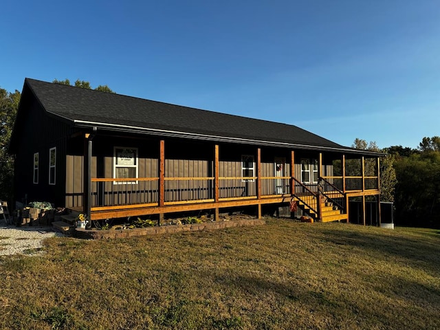 view of front of property with a front lawn