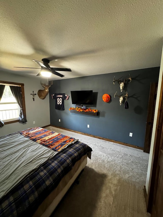 bedroom with a textured ceiling, carpet floors, and ceiling fan