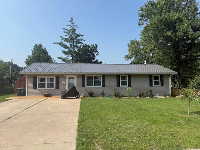 4 Grim Ct N, Kirksville, MO 63501 - single story home with a front lawn, driveway, and a metal roof