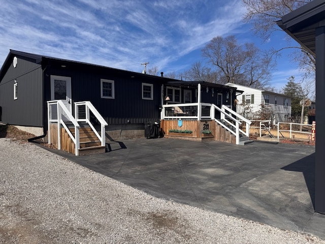 view of front of home featuring a patio area