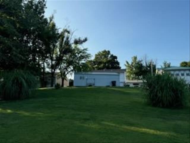816 Locust St, Macon, MO 63552 - view of grassy yard