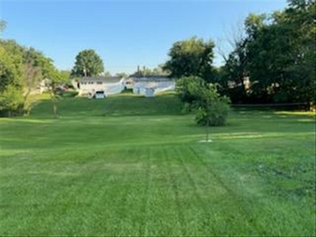 816 Locust St, Macon, MO 63552 - view of home's community with view of golf course and a lawn