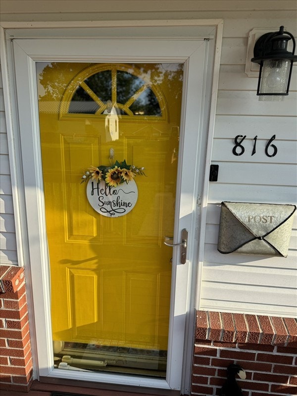 816 Locust St, Macon, MO 63552 - property entrance