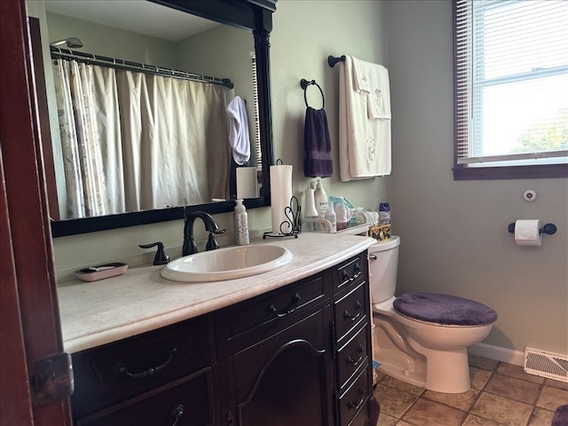 816 Locust St, Macon, MO 63552 - full bathroom featuring vanity and a shower with curtain