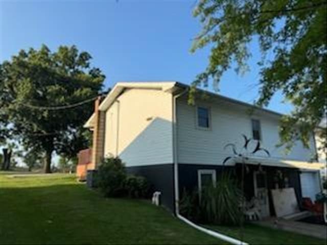 816 Locust St, Macon, MO 63552 - view of side of property with a lawn