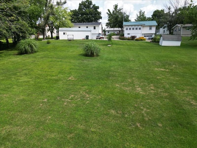 816 Locust St, Macon, MO 63552 - view of green lawn featuring an outdoor structure