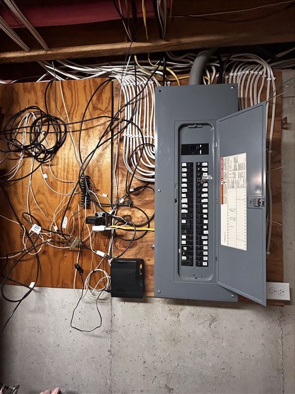 28730 State Highway T, Excello, MO 65247 - utilities with electric panel