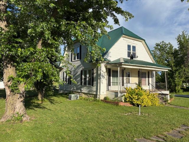 502 N Main St, Linneus, MO 64653 - view of front of property with a porch and a front yard