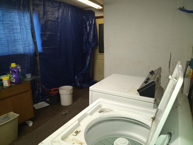 laundry area with washer / clothes dryer