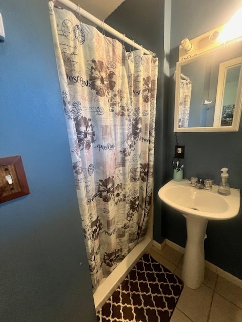 bathroom featuring a shower with curtain, tile patterned floors, and sink