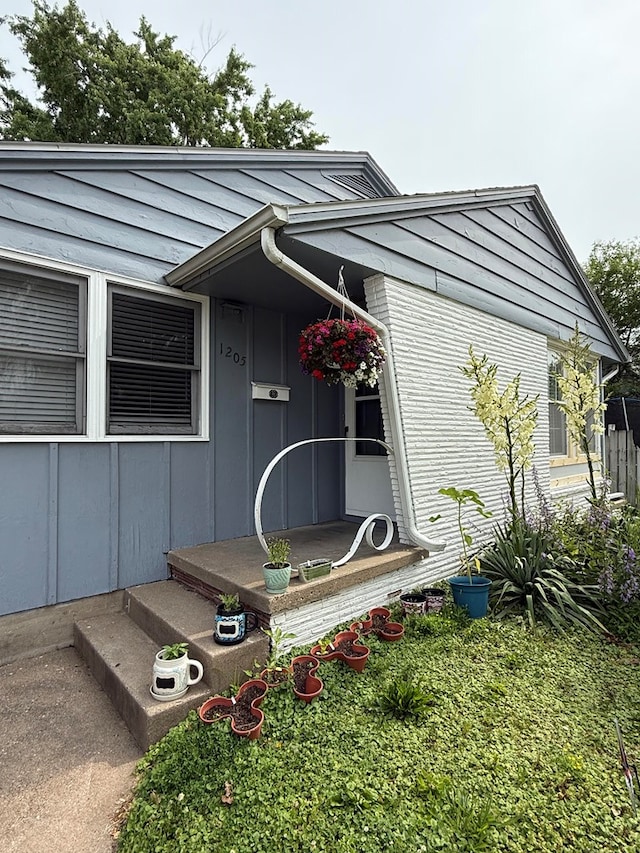 1205 Randolph St, Kirksville, MO 63501 - view of exterior entry