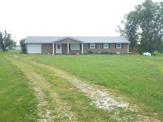 ranch-style house featuring a front lawn