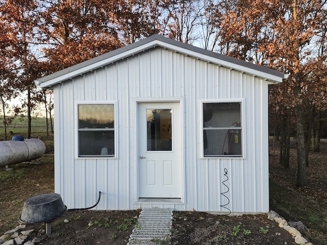 view of outbuilding