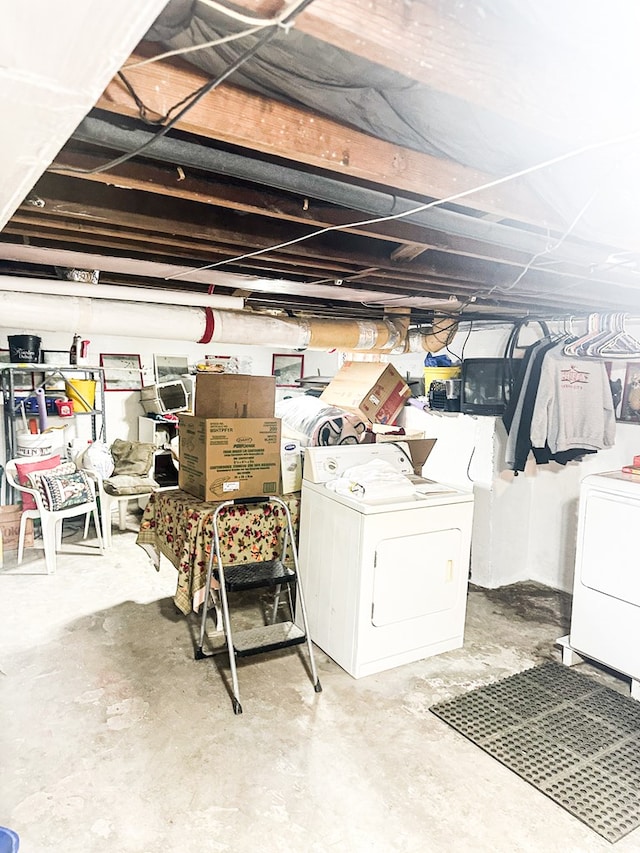 unfinished below grade area featuring washer / clothes dryer