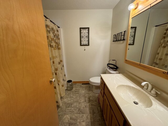 14695 Motter Hill Rd, Kirksville, MO 63501 - full bath with vanity, toilet, baseboards, curtained shower, and a textured ceiling