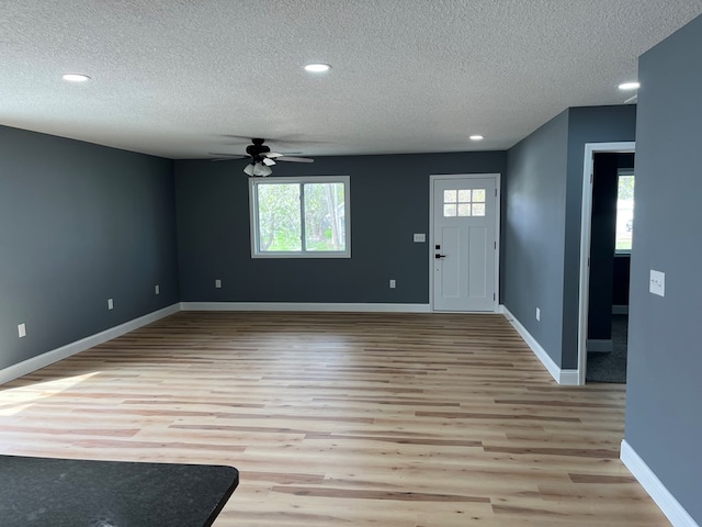 1216 N Franklin St, Kirksville, MO 63501 - foyer featuring light wood-style floors, a textured ceiling, and ceiling fan