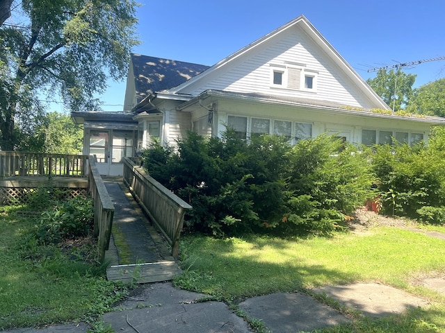 110 Van Buren St, Browning, MO 64630 - bungalow-style house featuring a deck and a front yard