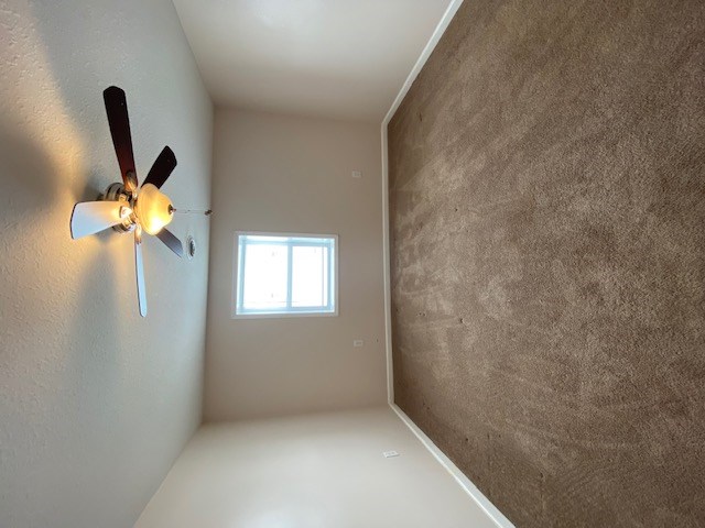 empty room with ceiling fan