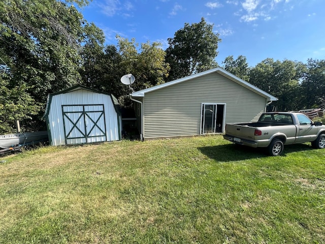 exterior space featuring a lawn