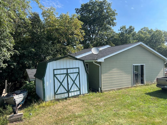 view of outdoor structure with a yard