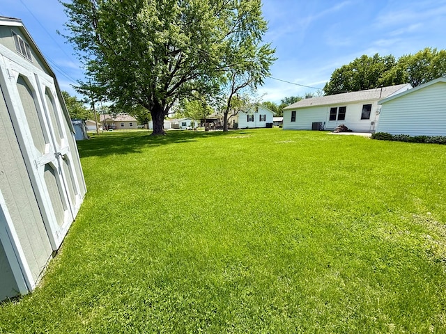 713 E Dear St, Kirksville, MO 63501 - view of grassy yard